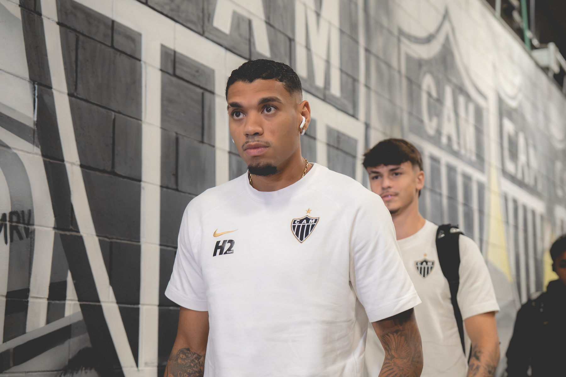 Atlético: STJD bate martelo sobre Ruan Tressoldi após 'peitada' em Gabigol, do Santos