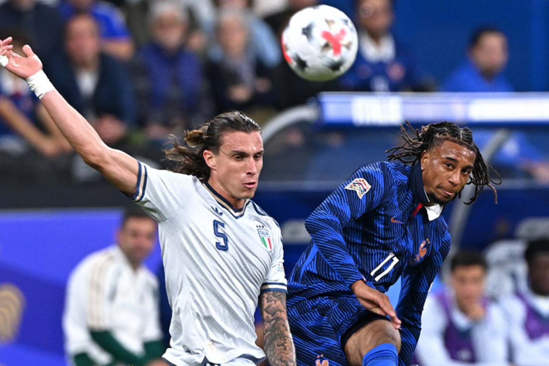 França marca golaço de falta, mas falha e cede empate à Itália pela Liga das Nações