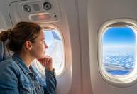 Segundo a psicologia, o que significa preferir se assentar à janela no ônibus ou no avião?