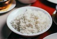 Os cozinheiros concordam: 'Para o arroz ficar soltinho e sem grudar, não mexa durante o cozimento'