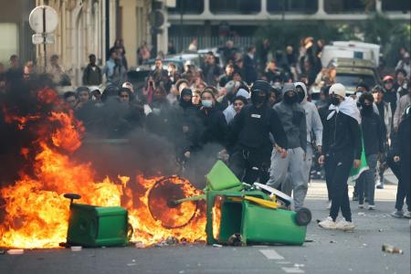 Onda de protestos fecha 500 escolas e eleva tensão entre governo e estudantes na França
