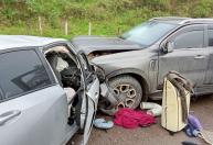 Motorista morre e três ficam feridos em batida entre carro e caminhonete na BR-116, em Teófilo Otoni-MG