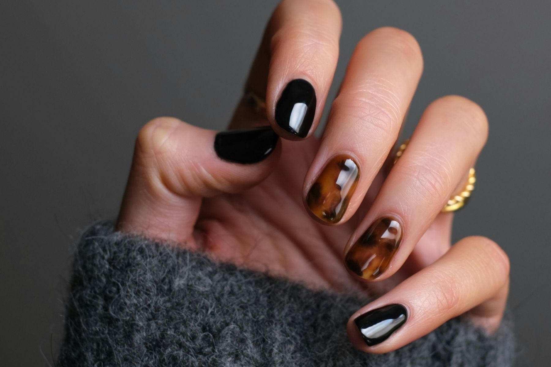 Manicures concordam: 'Para o esmalte durar mais, não passe uma camada grossa'