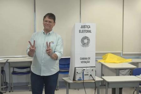 Tarcísio de Freitas votou em São Paulo