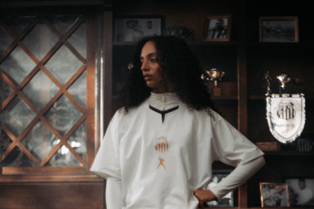 Coleção de moda do Santos em referência a Pelé