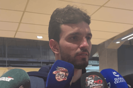 Otávio, goleiro do Cruzeiro, na zona mista do Mineirão