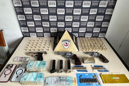 Operação na Zona da Mata prende sete pessoas e apreende R$ 100 mil, armas e 14 veículos • PMMG