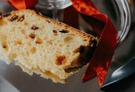 Panetone de liquidificador feito diretamente na forma de pudim, super fofinho e delicioso