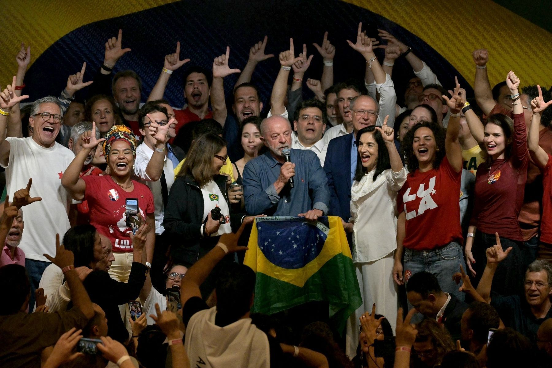 'Nunca imaginei que uma pessoa pudesse mentir tanto', diz Lula (PT) sobre disputa com Flávio (PL)