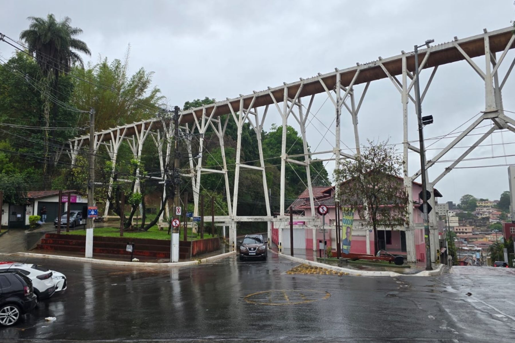 Quatro imóveis são liberados após interdição no entorno do Aqueduto Bicame, em Nova Lima