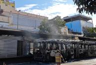 Mulher fica presa em estação após ônibus pegar fogo e é resgatada por motorista em BH