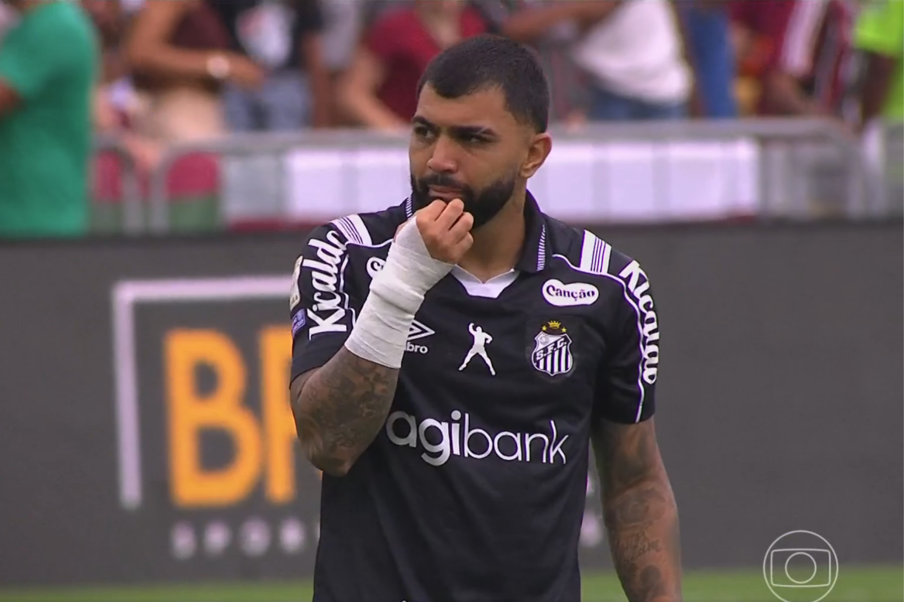 Fluminense x Santos: Gabigol provoca torcida com tatuagens da Libertadores no Maracanã