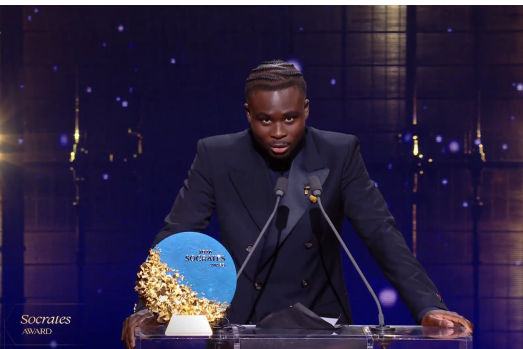 Bola de Ouro 2026: Bukayo Saka, do Arsenal, vence Prêmio Sócrates