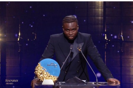 Bukayo Saka, atacante do Arsenal, venceu Prêmio Sócrates da Bola de Ouro 2026