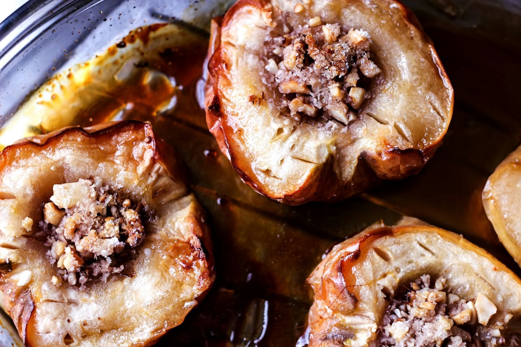 Como fazer maçãs assadas: no forno, na air fryer e no micro-ondas
