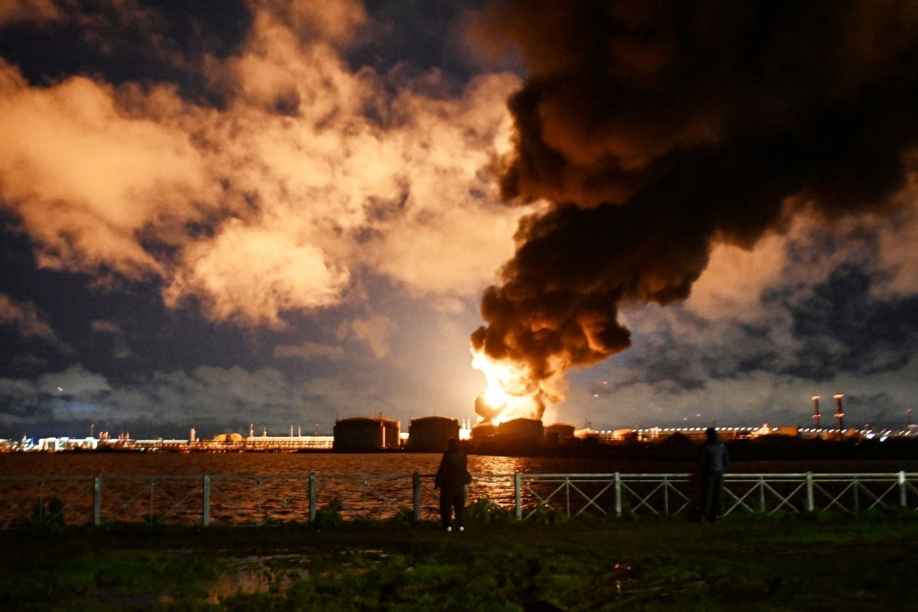 Ucrânia lança um dos seus maiores ataques com drones contra a Rússia; Terminal Petrolífero foi um dos alvos