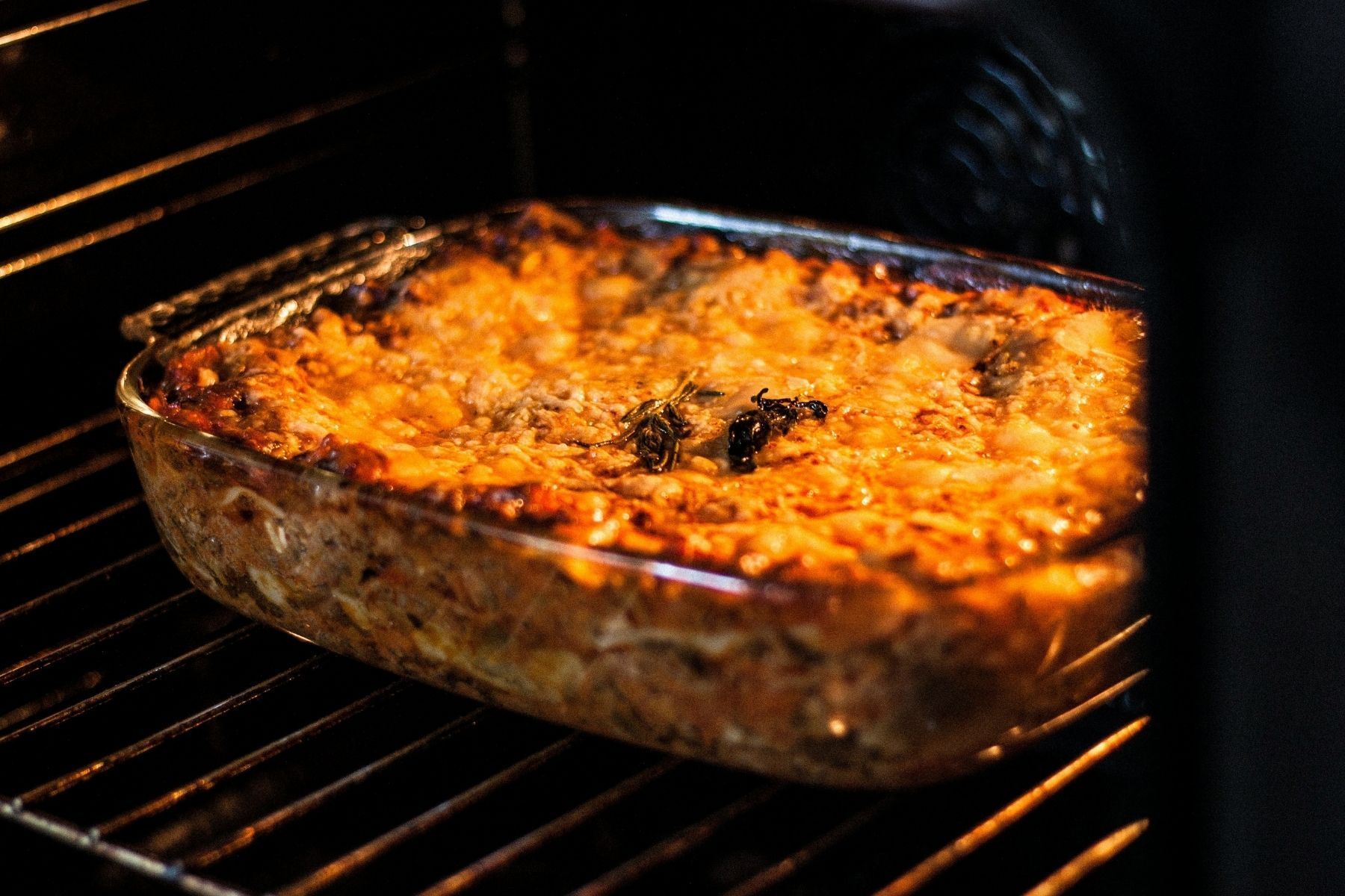 Massa com atum no forno: receita fácil, econômica e pronta em 45 minutos