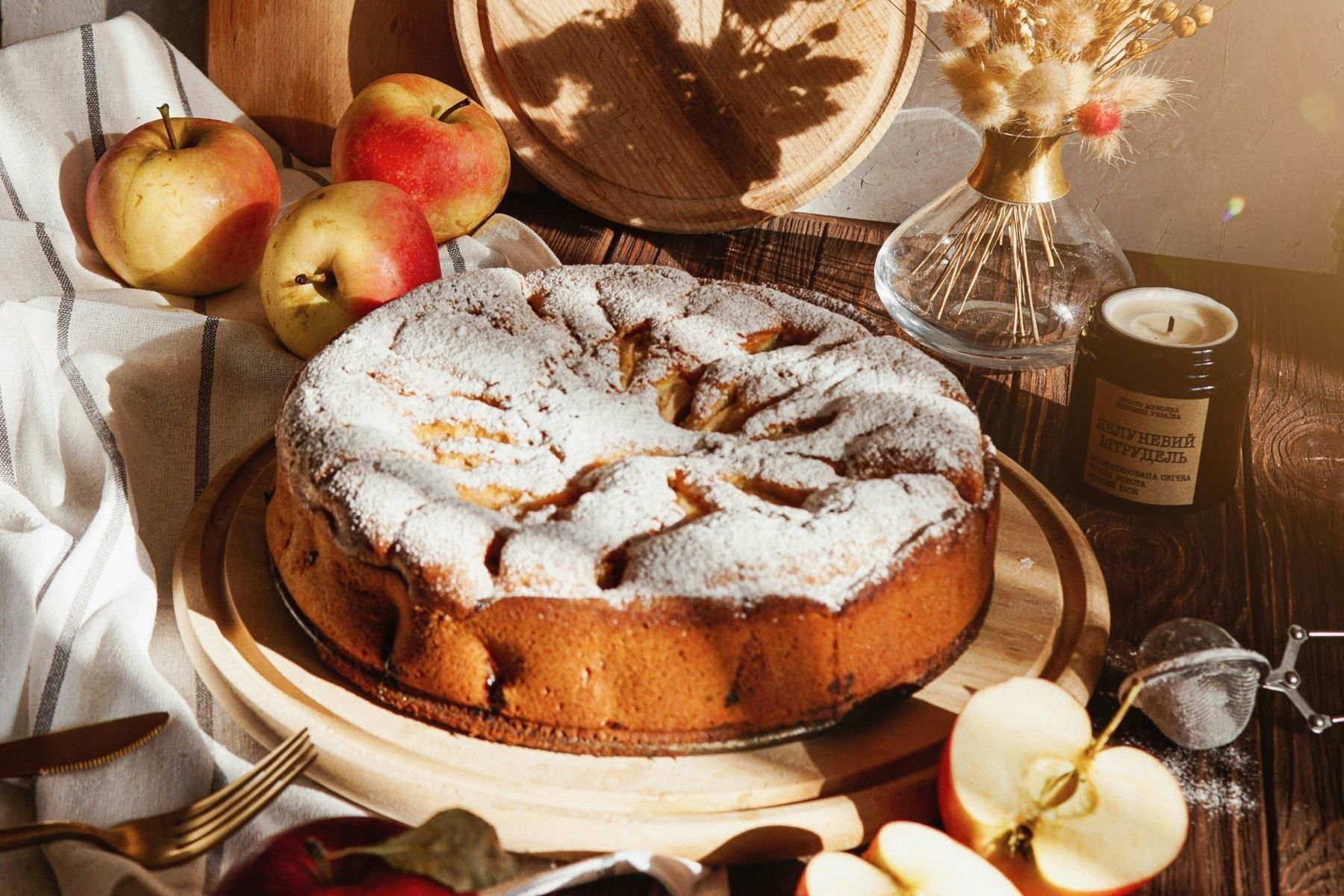 Bolo de mel e maçã fofinho: a receita que desaparece antes de esfriar