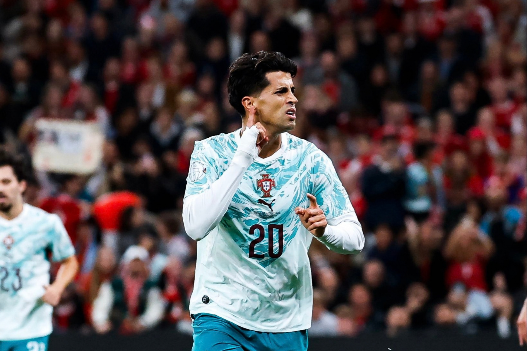 Sem CR7, ex-United provoca, mas Portugal vence Dinamarca em jogo de seis gols