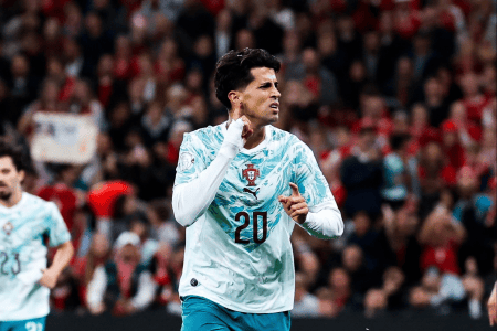 João Cancelo comemora gol por Portugal sobre Dinamarca pela Liga das Nações