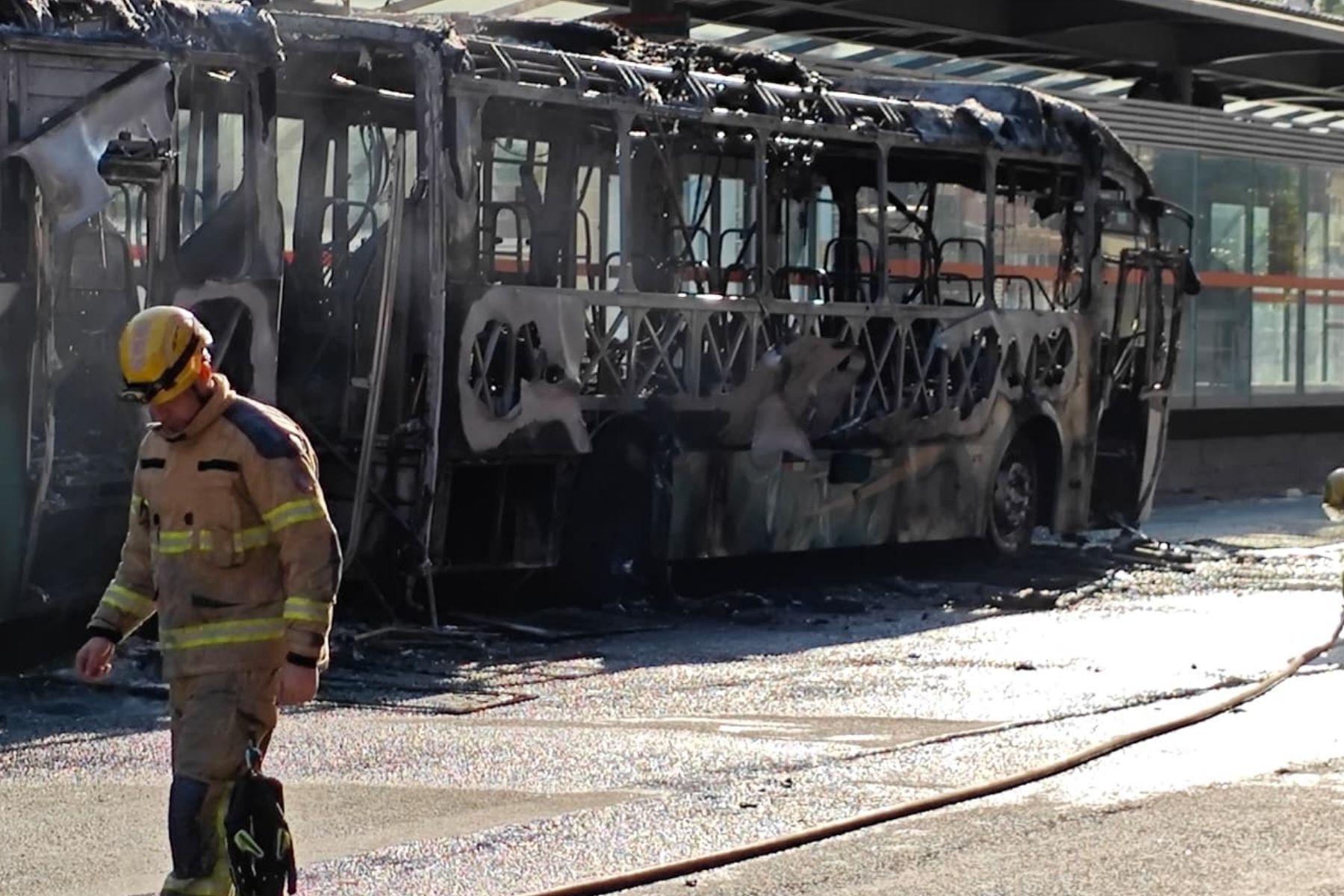 Incêndio em ônibus do Move altera operação de estações em BH; veja mudanças