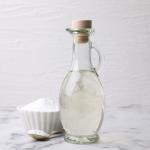 Vinagre branco para remover manchas de água em vidros e calcário de torneiras: como usar e por que funciona