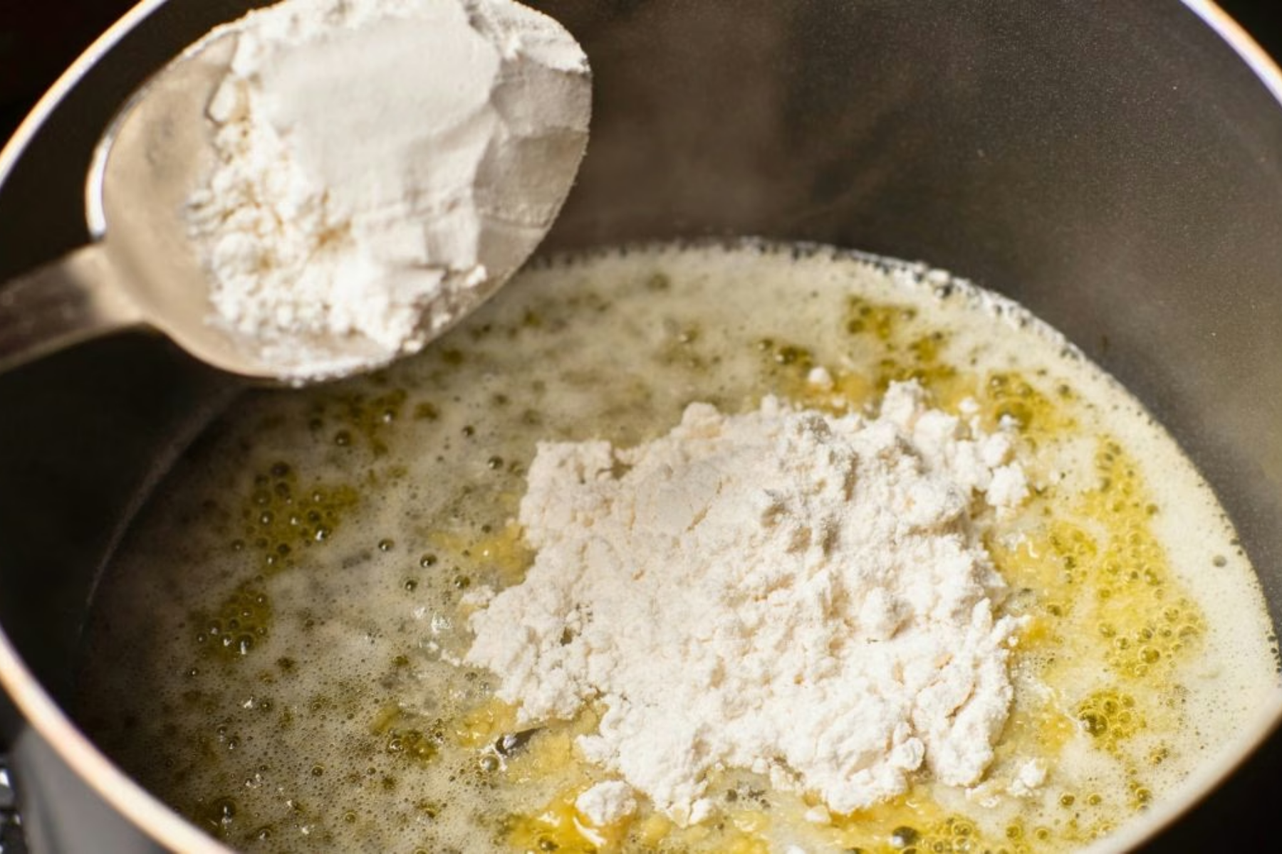 Os melhores cozinheiros fazem isso: para deixar o molho branco mais cremoso, eles não adicionam manteiga, mas um ingrediente similar