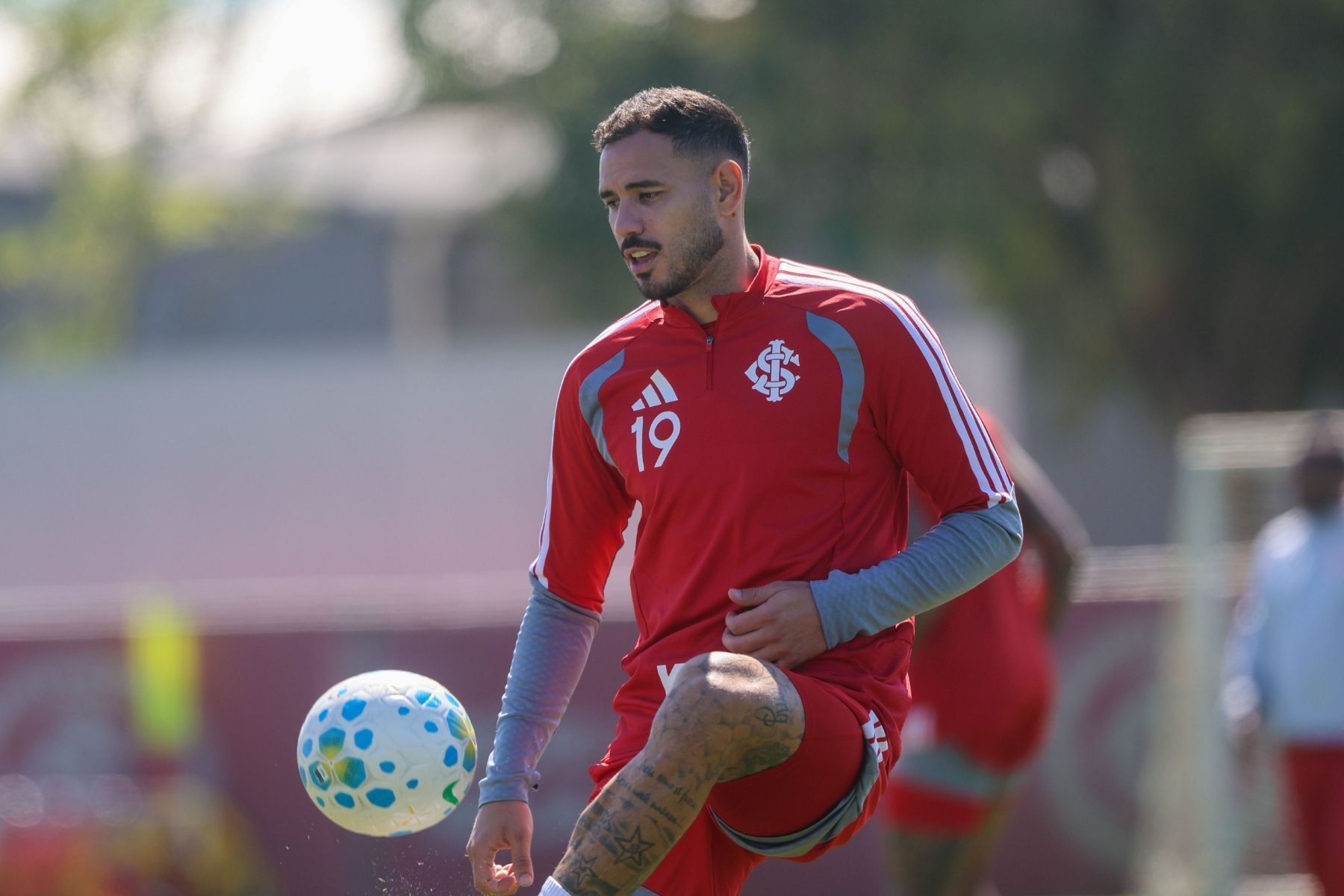Sanabria se machuca, e jovem deve ganhar espaço no ataque do Internacional