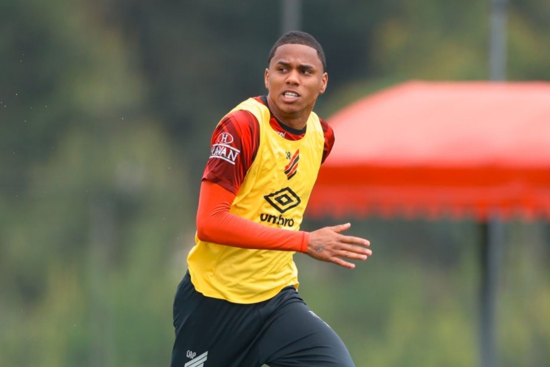 Athletico-PR perde zagueiro titular para enfrentar o Atlético pelo Brasileiro