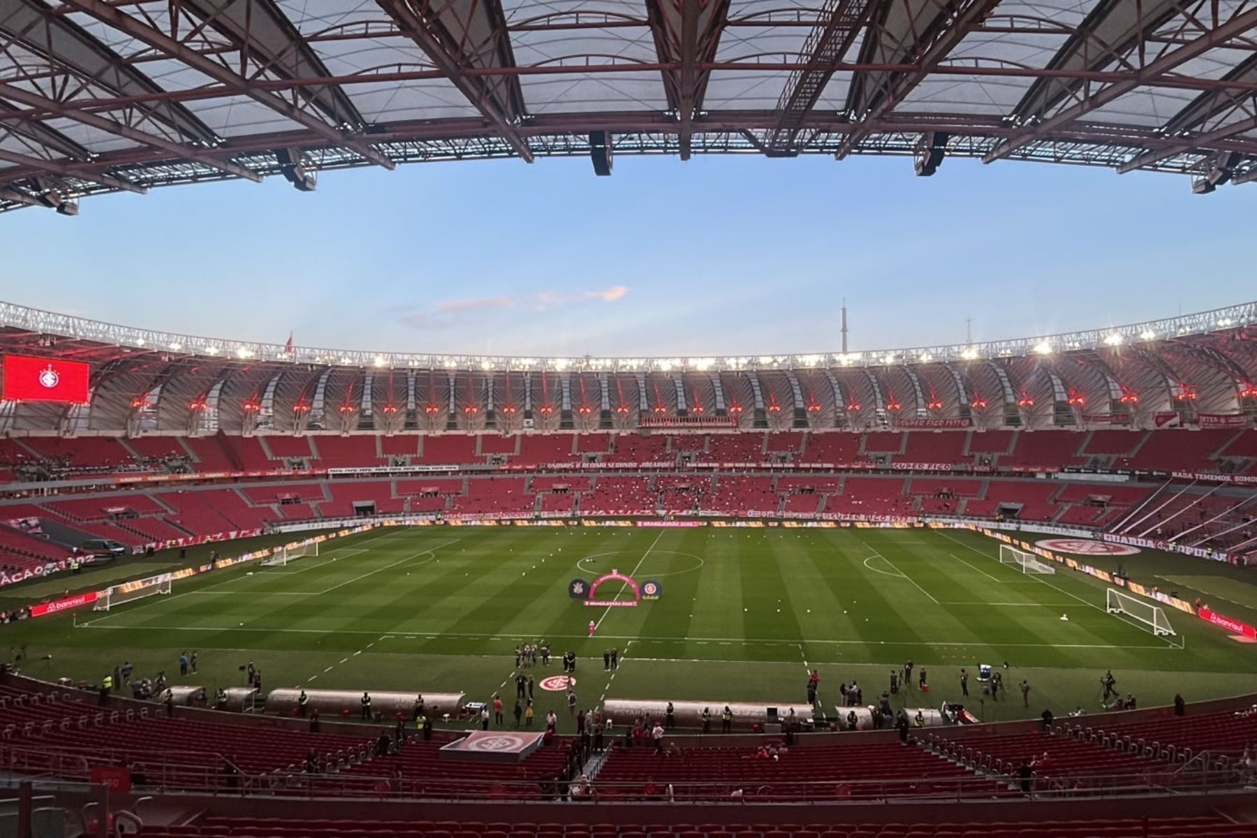 Internacional x Corinthians: escalações para duelo decisivo contra o Z4 do Brasileiro