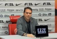 Executivo do Corinthians, Paz explica demissão de Diniz e desabafa: 'Muita dor'