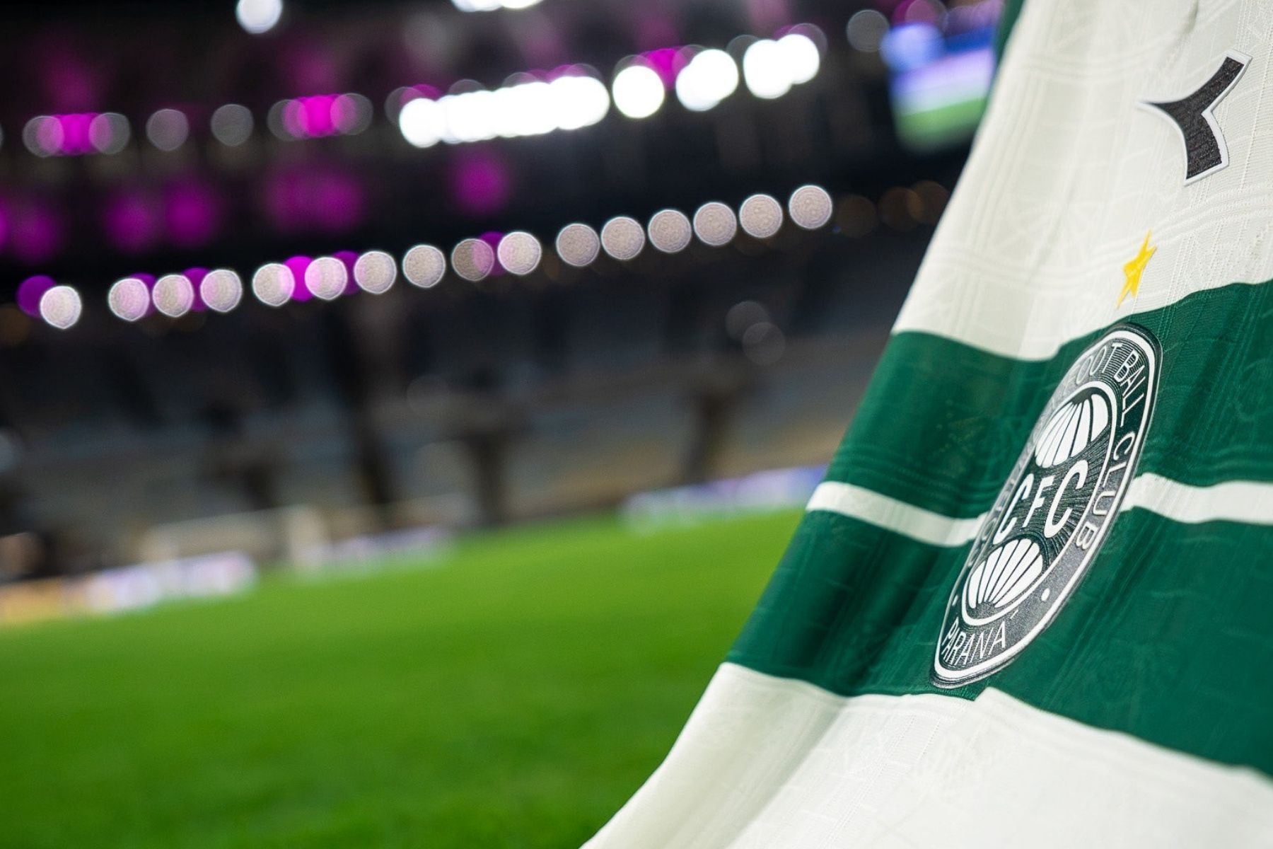 Seabra muda escalação do Coritiba e promove novo esquema tático contra Fluminense