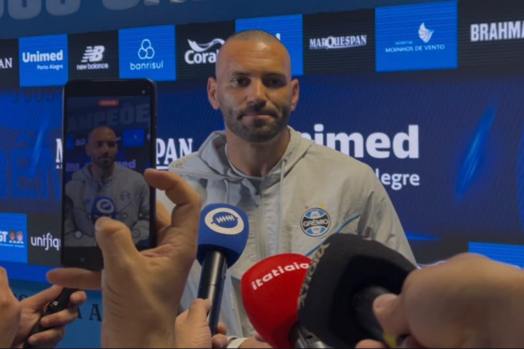 Weverton, do Grêmio, desabafa sobre futebol brasileiro e abre o jogo quanto à aposentadoria