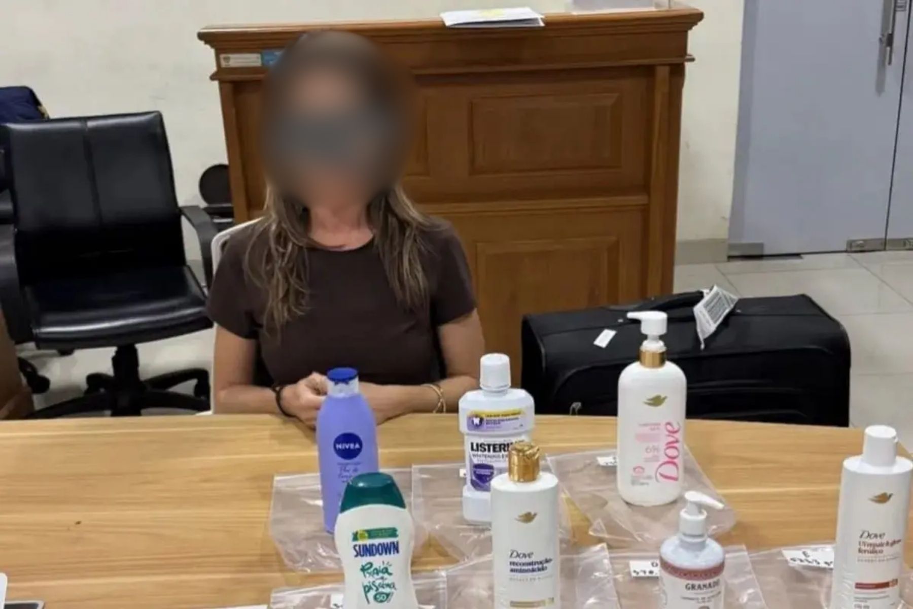 Brasileira é presa em Bali com quase 4 kg de cocaína líquida
