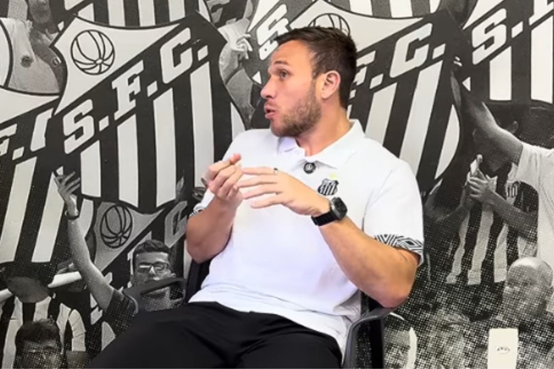 Arthur revela bastidores da saída do Grêmio antes de acerto com o Santos