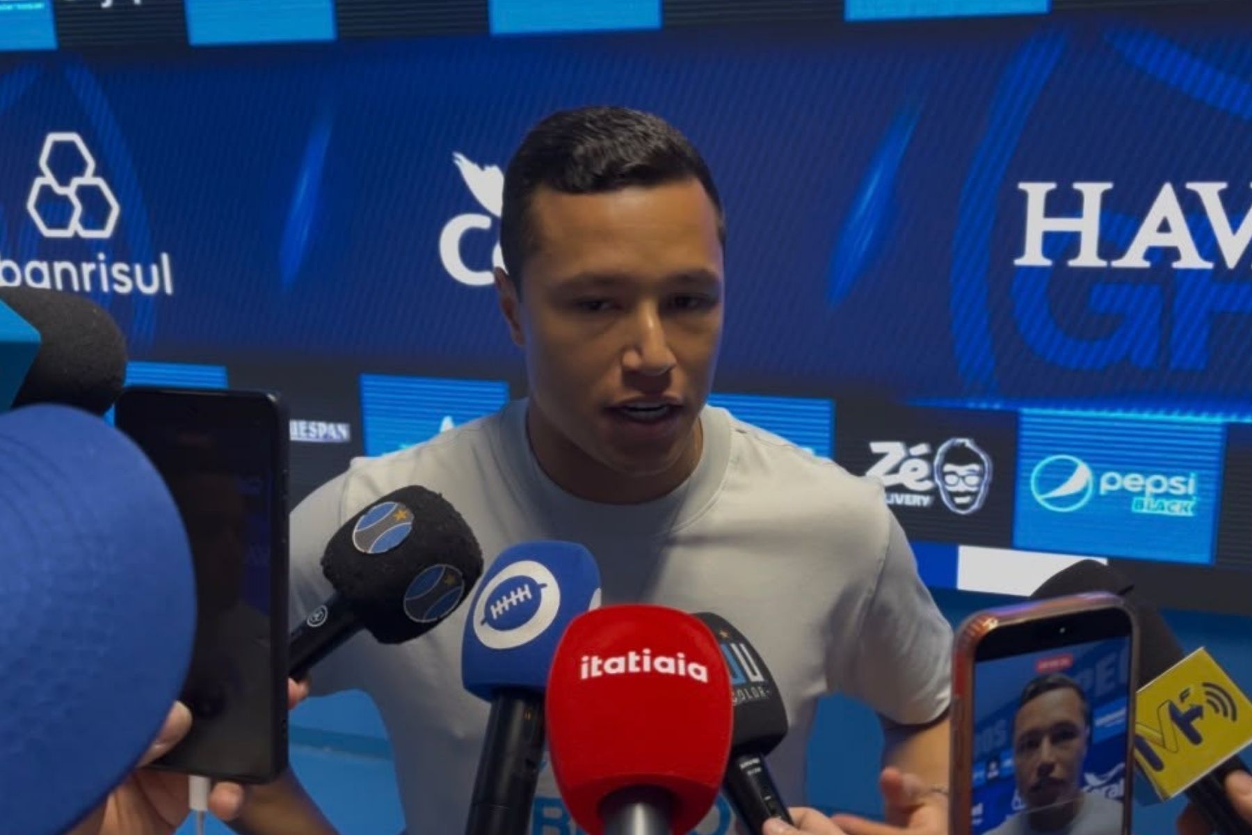 Marlon abre o jogo sobre crise no Grêmio ao ser questionado da parte psicológica
