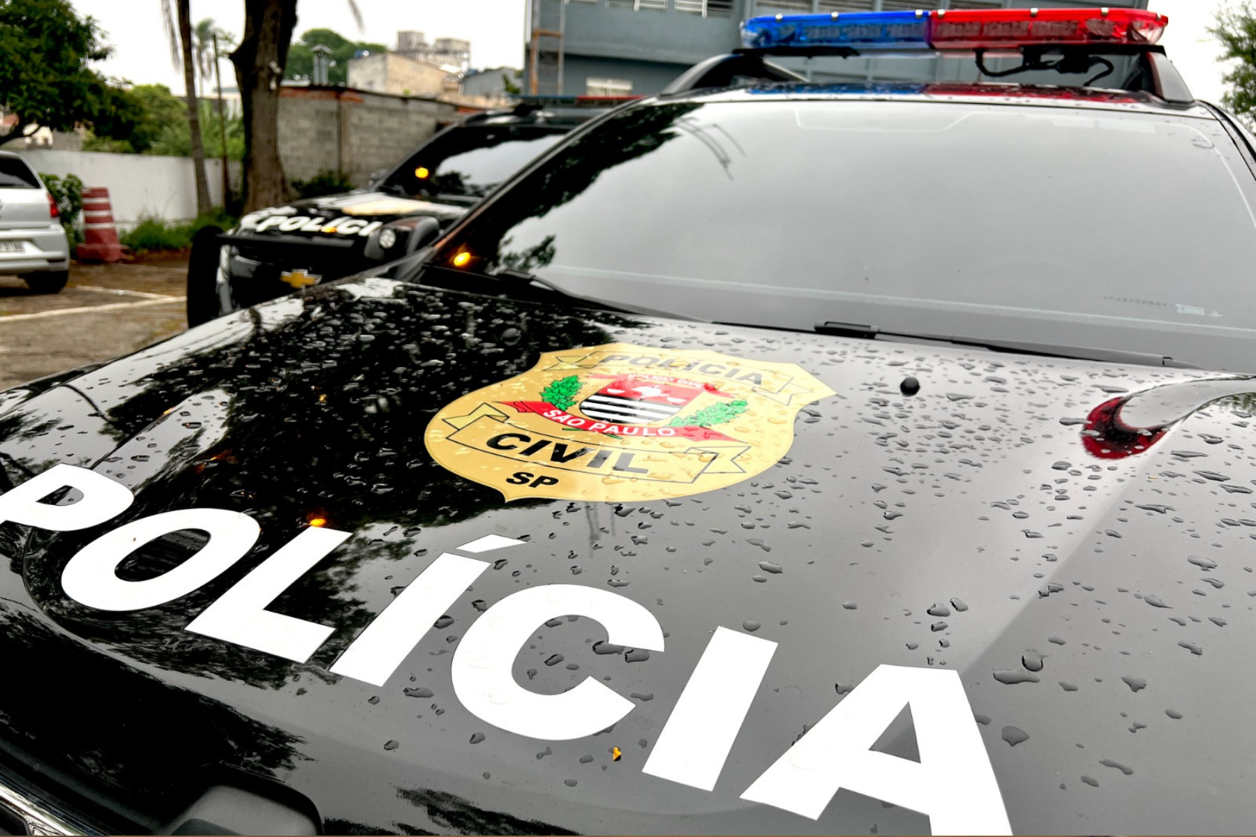 Polícia bloqueia até R$ 300 mil e prende sete pessoas em operação contra tráfico em SP