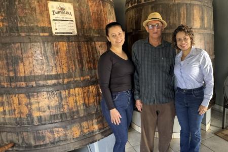 Aline, João e Renata, da Cachaça Durvalina • Arquivo/ Imagem cedida