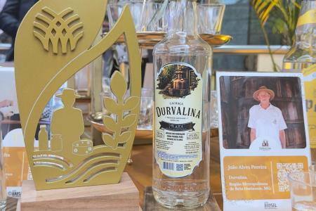 Cachaça Durvalina Branca, produzida em Igarapé, campeã nacional do Prêmio CNA Brasil Artesanal 2026 • Arquivo/ Imagem cedida