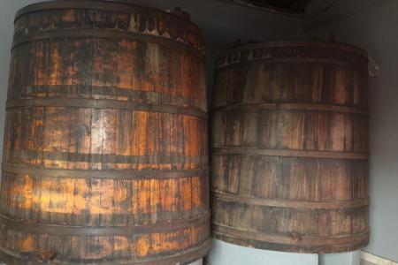 Barris de armazenagem da Cachaça Durvalina • Arquivo/ Imagem cedida