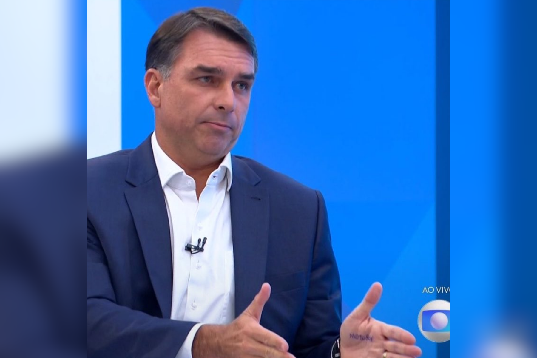 Motoboy: a palavra escrita nas mãos de Flávio na entrevista do JN