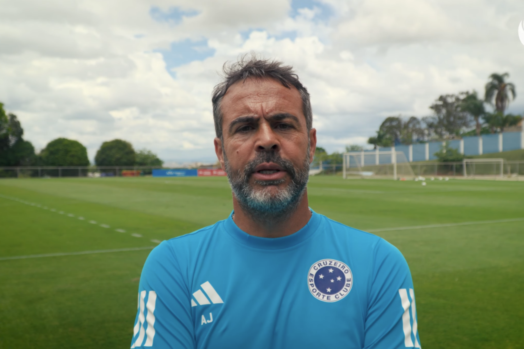 Artur Jorge reage à chegada de Paulinho ao Cruzeiro: ‘Entusiasmado’