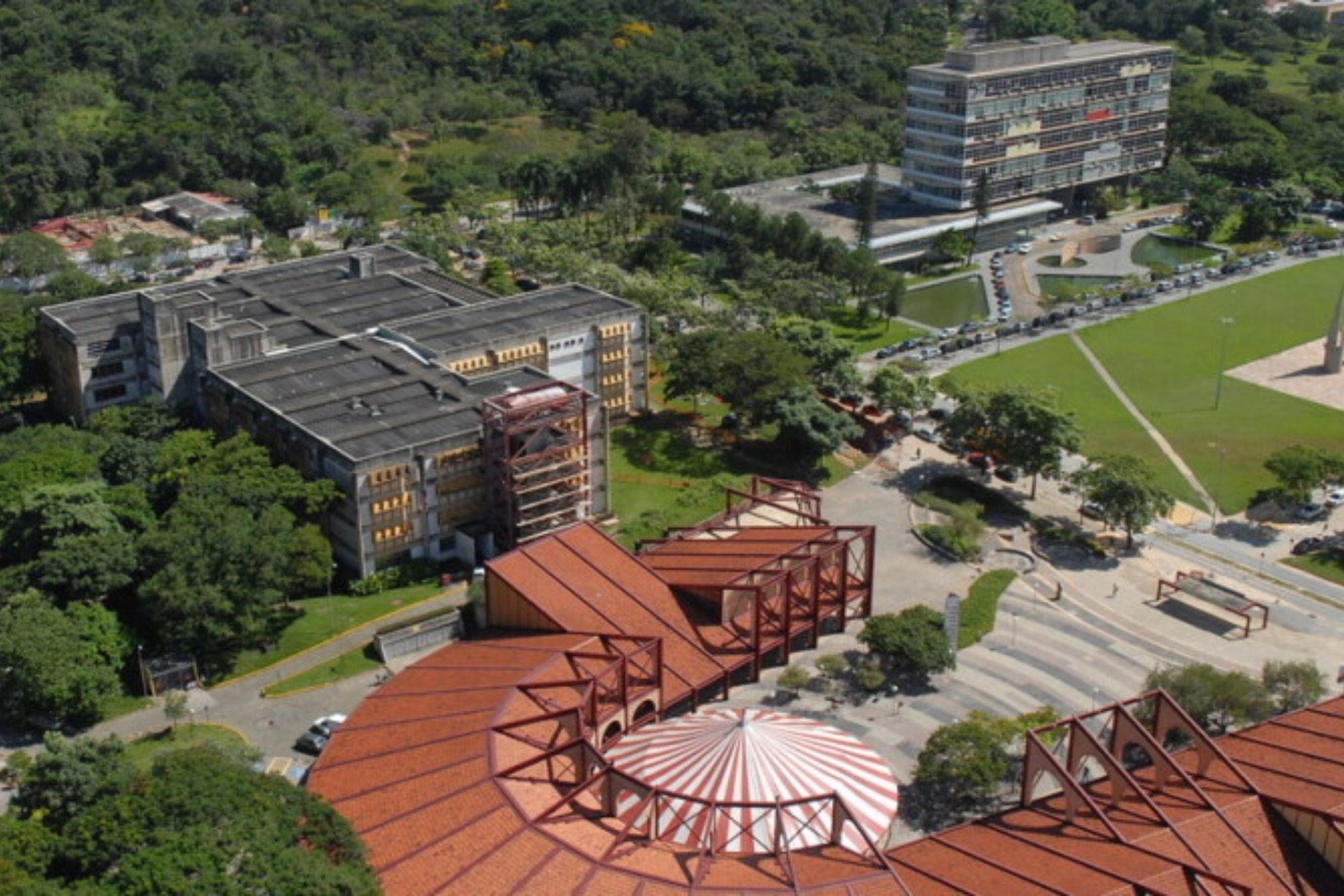 UFMG é eleita a melhor universidade federal do país no Ranking Universitário Folha 2026; USP lidera