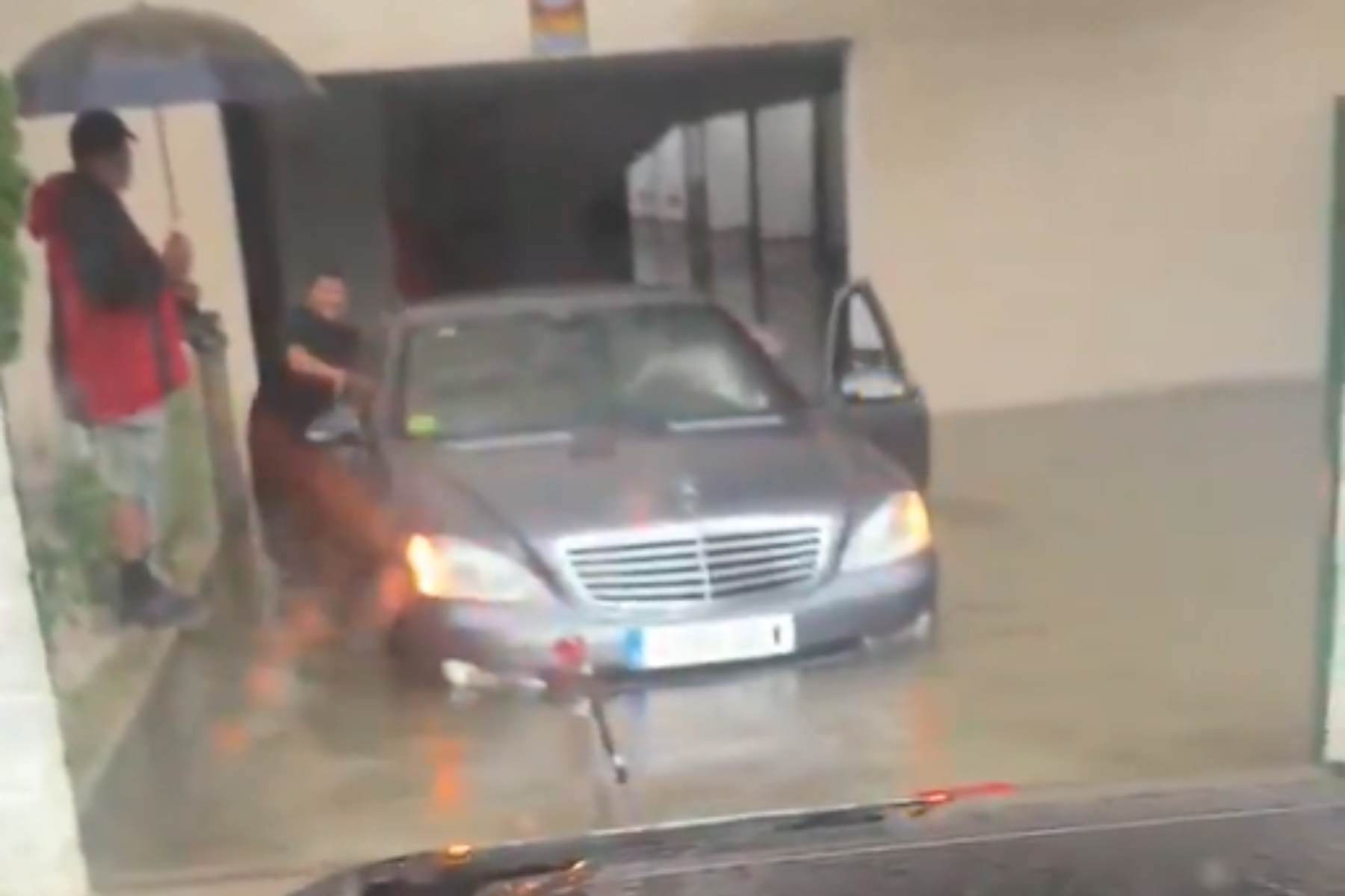 Temporal provoca enchentes na Espanha, deixa três mortos e ilhados aguardam resgate em telhados