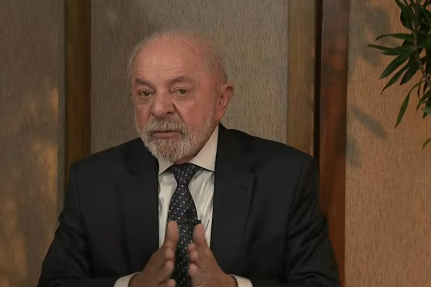 'Independentemente do resultado eleitoral, o benefício vai continuar', afirma Lula ao ser questionado sobre estelionato eleitoral