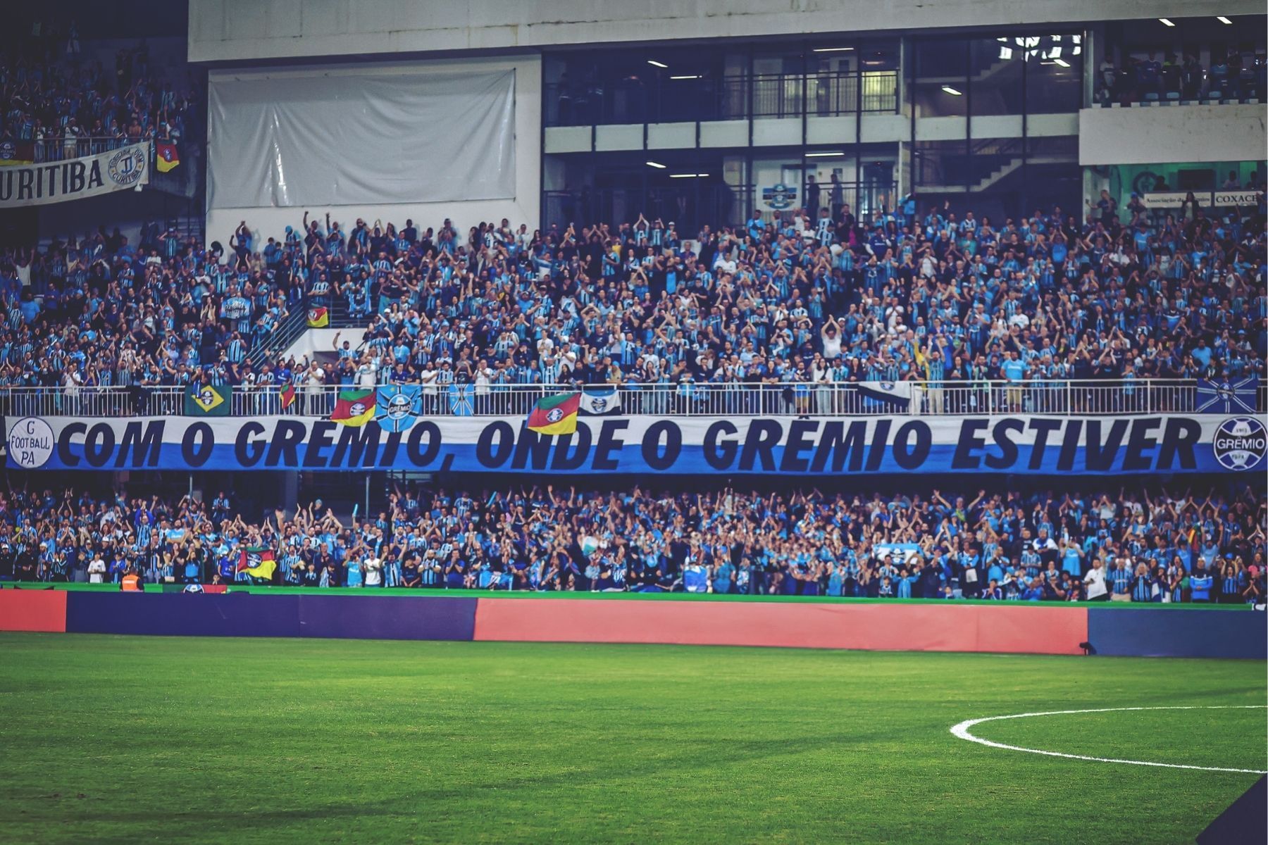 Grêmio oferece ingresso e transporte de graça para torcida contra o Coritiba
