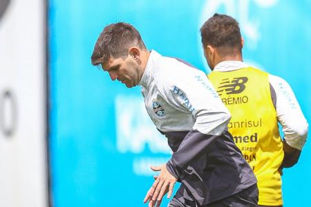 Kannemann em treino do Grêmio