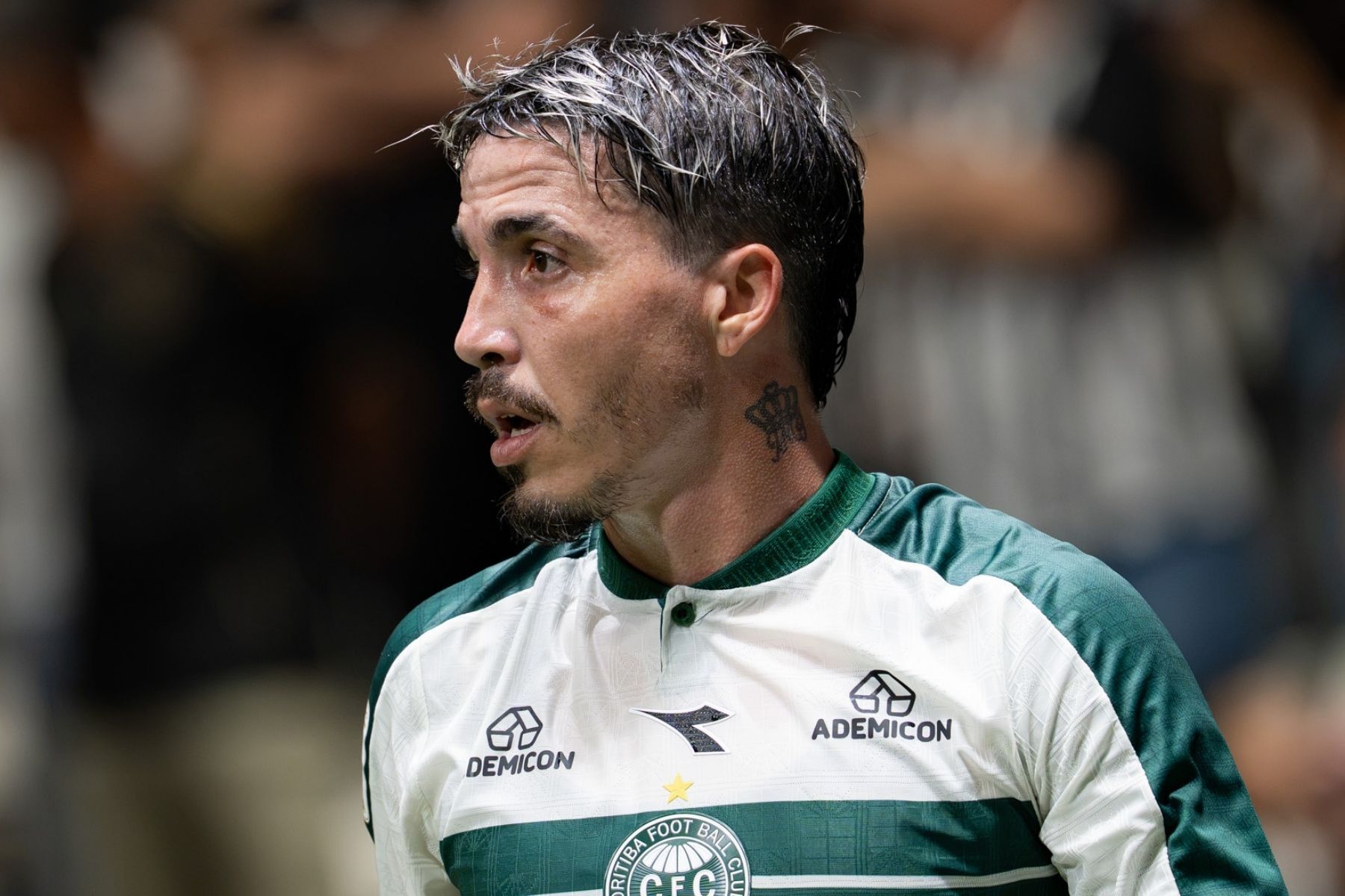 Diretor do Coritiba admite falta de conversas por renovações, e atletas podem sair 'de graça'