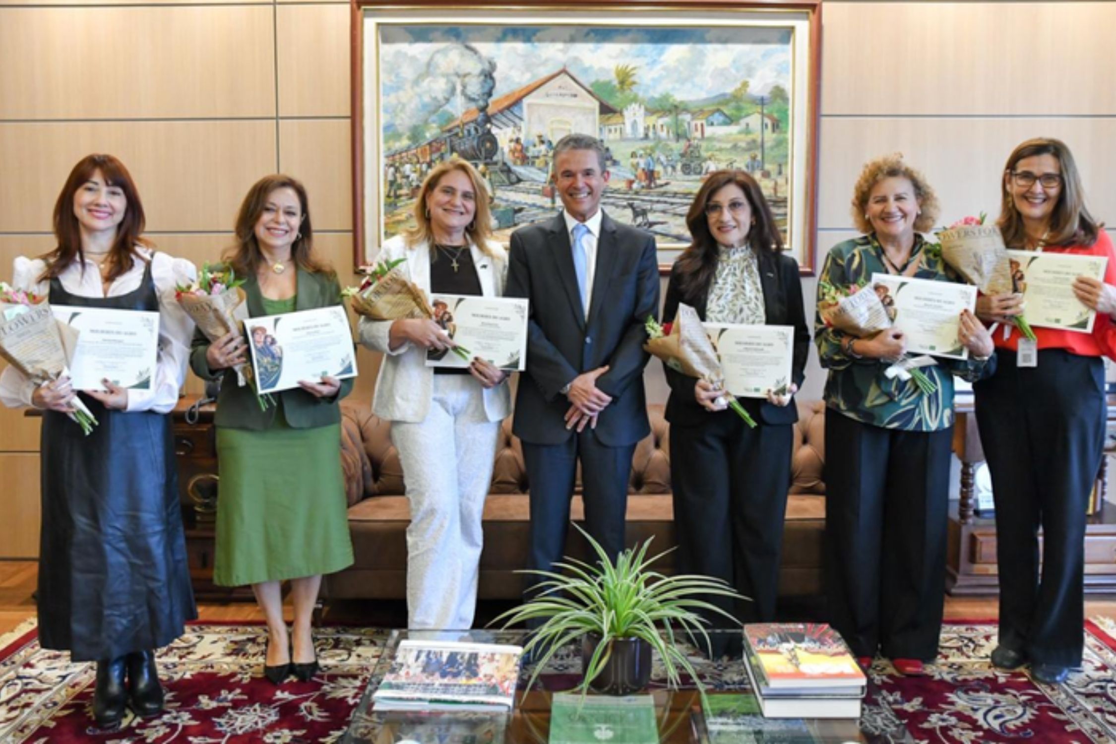 Com presidente da AMIF e pesquisadoras da Embrapa, ministro homenageia mulheres da lista Forbes Agro