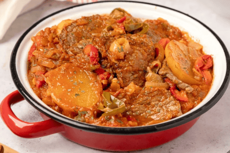 Bifes à criolla: um clássico argentino fácil e rápido de preparar